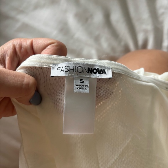 Fashion Nova off the should corset top cream - Picture 4 of 4